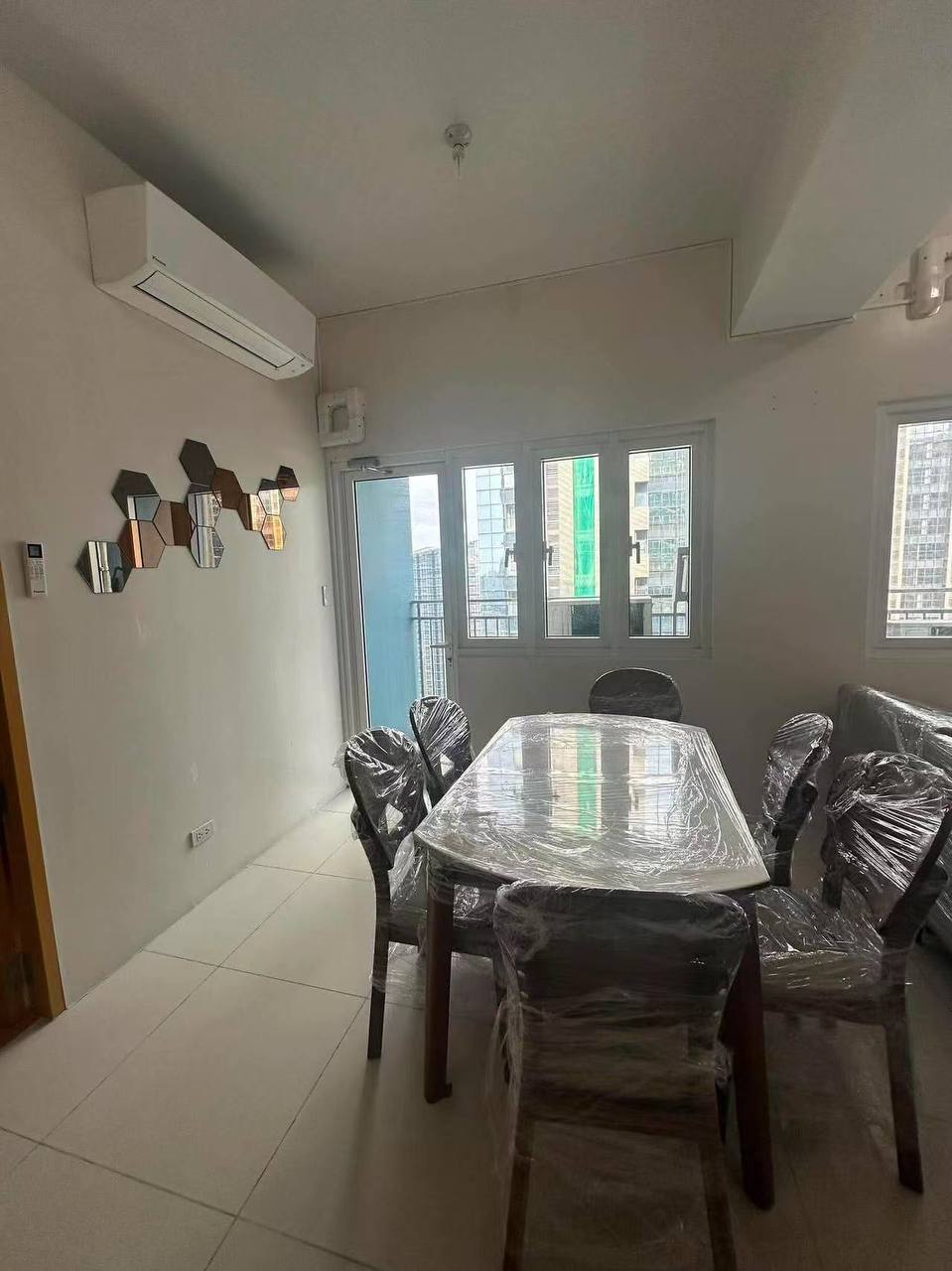 Unit 32C, Park Avenue Tower, Uptown BGC, Taguig City
