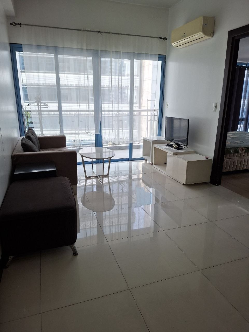 Unit 25G, Two Central Condominium Tower A, Salcedo Village, Makati City