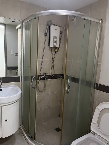 Unit 18, Solemare Parksuites Tower B, Pasay City