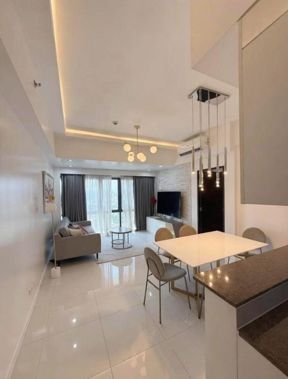 Unit 25, Salcedo Skysuites, Salcedo Village, Makati City