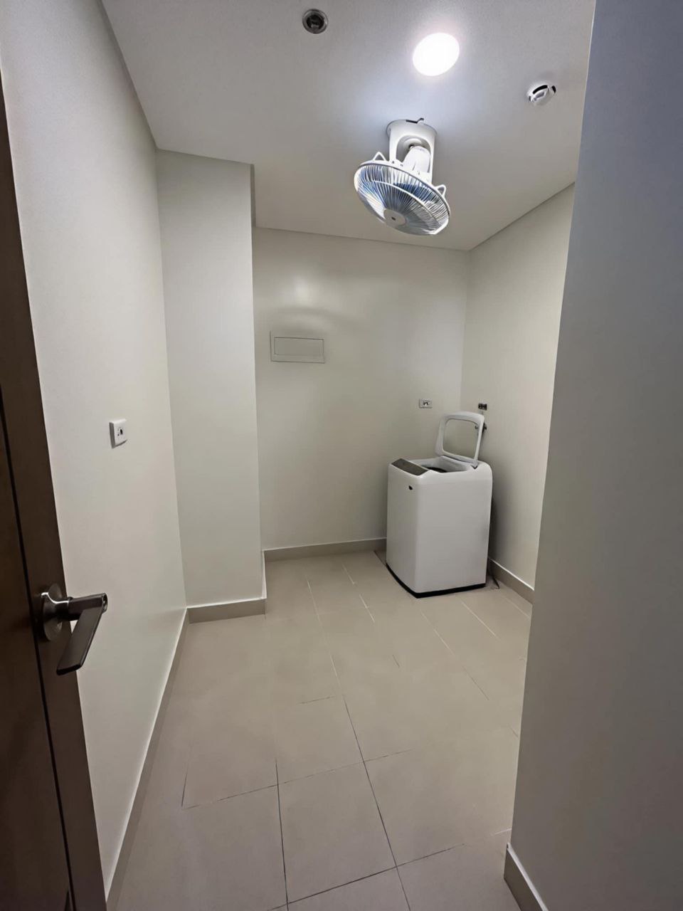 Unit 27, Sapphire Bloc East Tower, Pasig City