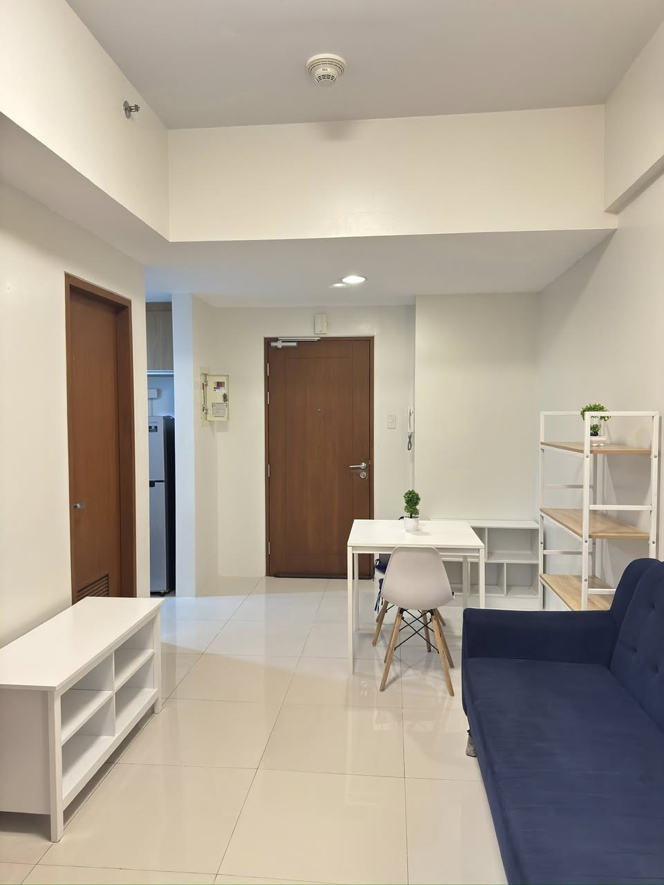 Unit 24, Park West Tower Two, Taguig City