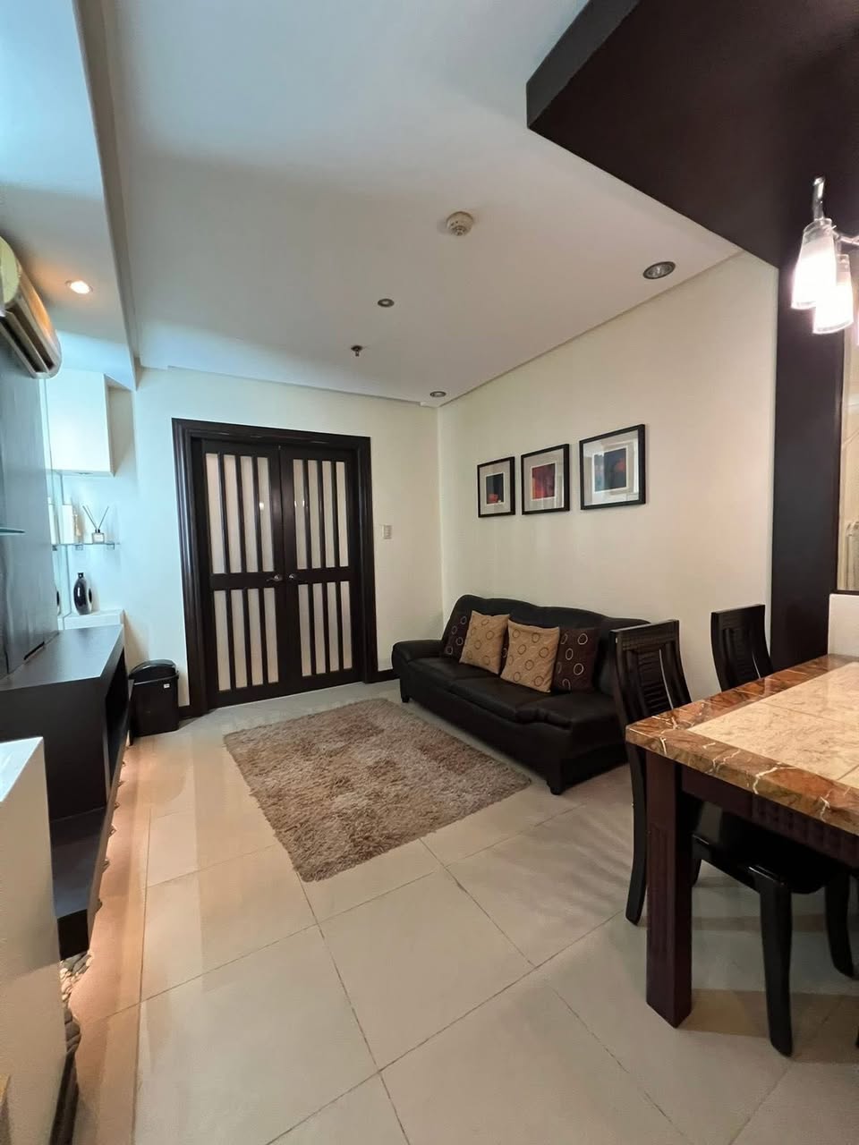 Unit 5, Kensington Place, Taguig City