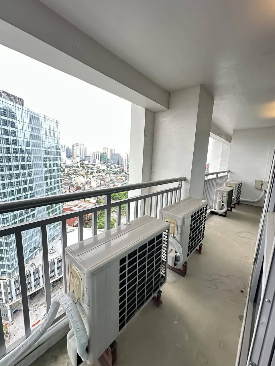 Unit 28, Acqua Private Residences Dettifoss Tower, Makati City