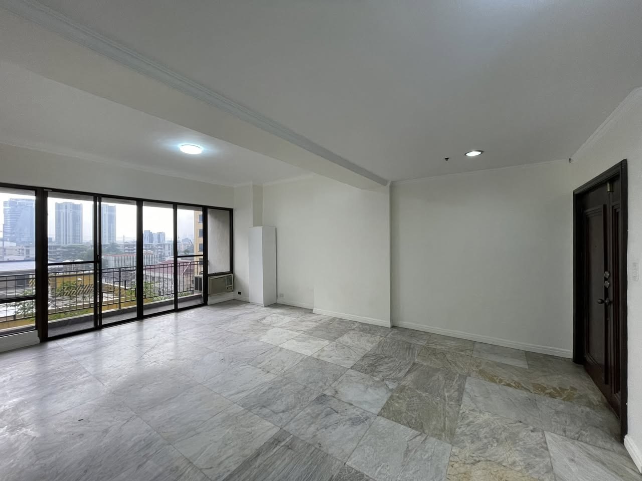 Skyland Plaza Condominium, Makati City