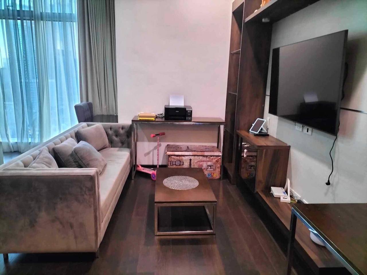 Unit 20, Trump Tower, Century, Makati City