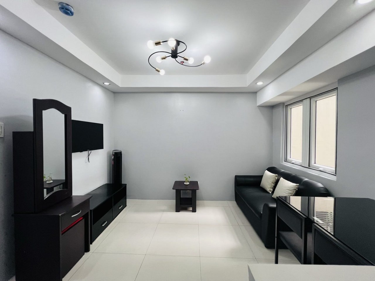 Unit 14, Victoria de Makati, Makati City
