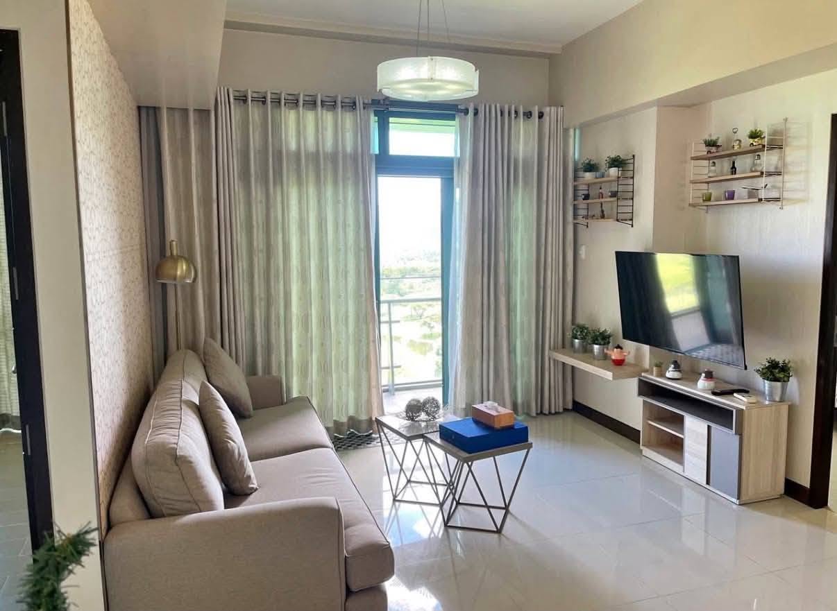 Eight Forbestown Road, BGC, Taguig City
