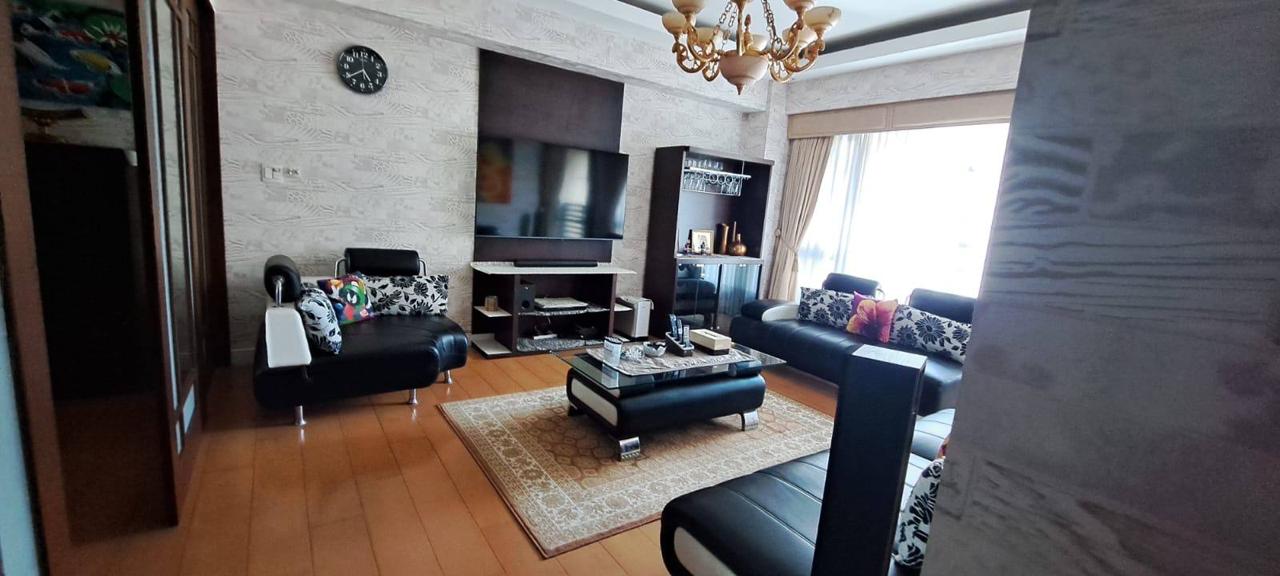 Unit 24, Shang Grand Tower, Century, Makati City