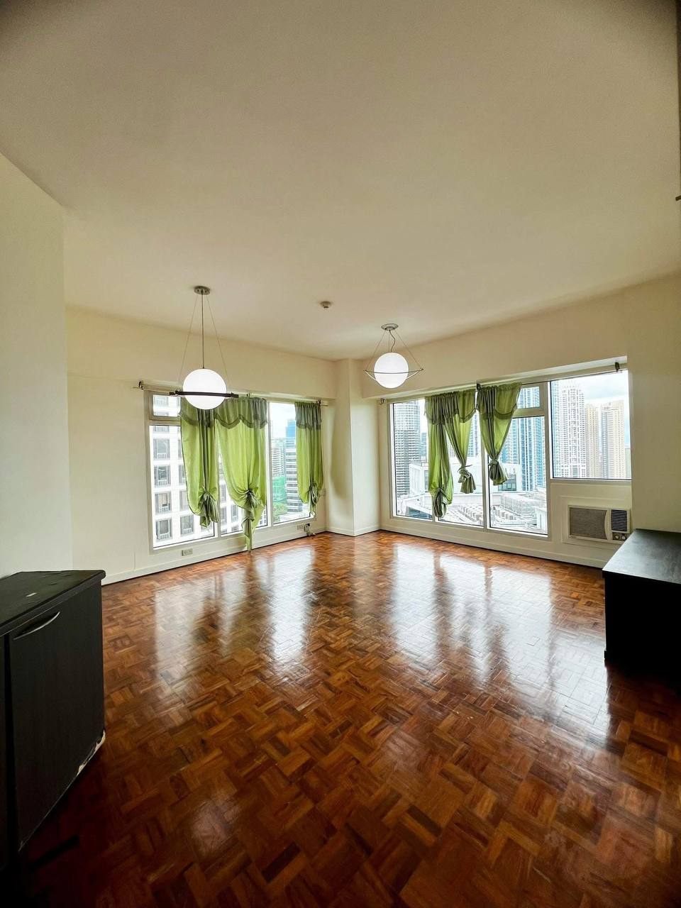 Unit 27, Fifth Avenue Place, BGC, Taguig City