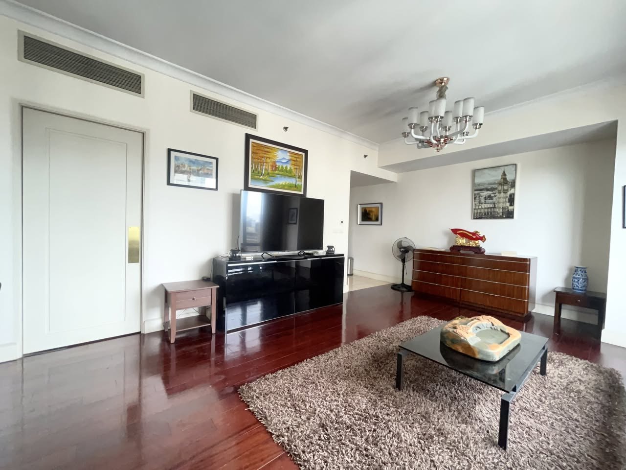 Unit 27, Raffles Residences, Legazpi Village, Makati City