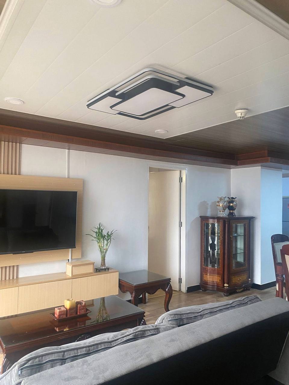 Unit 20, F1 City Center, BGC, Taguig City