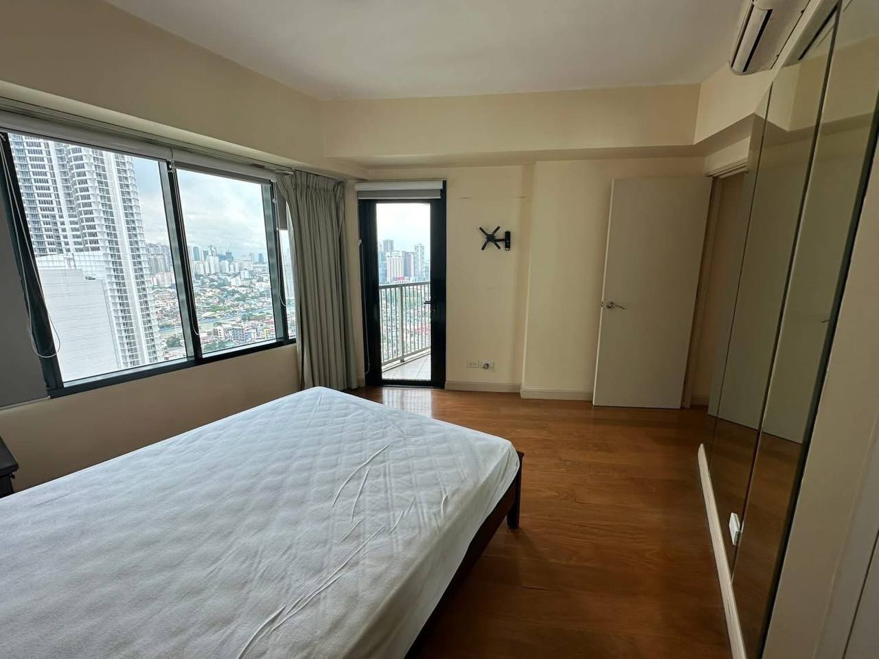 Unit 31, One Rockwell East Tower, Rockwell Center, Makati City