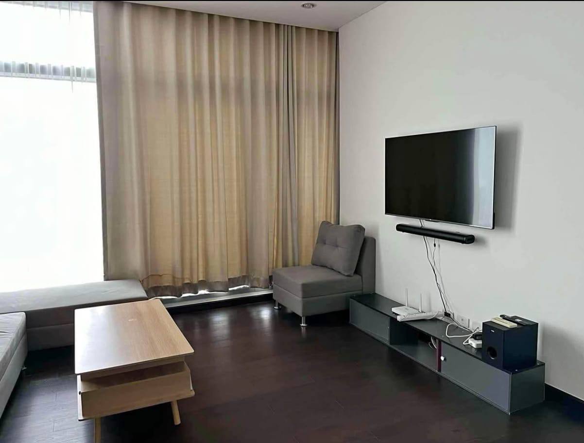 Unit 21, Trump Tower, Century, Makati City