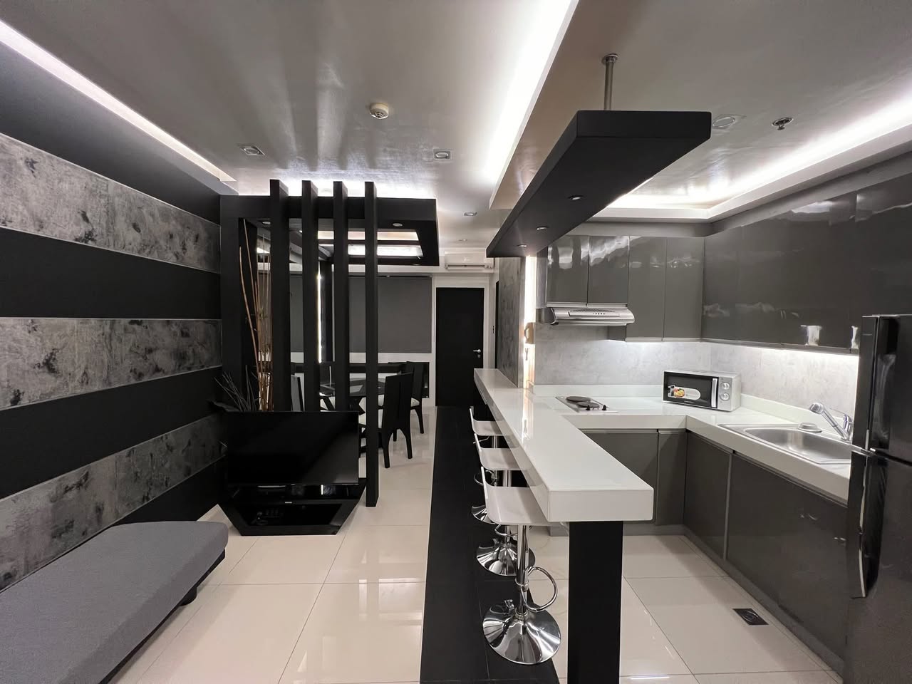 Unit 4, Grand Hamptons Tower One, BGC, Taguig City