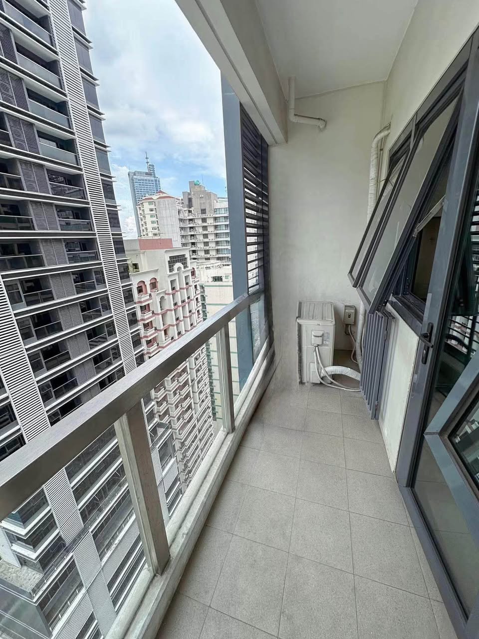 Unit 27, Salcedo Skysuites, Salcedo Village, Makati City
