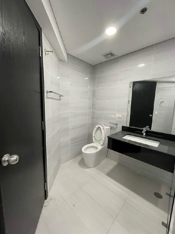 Unit 12, West Veranda - Alveo Condominium, Taguig City