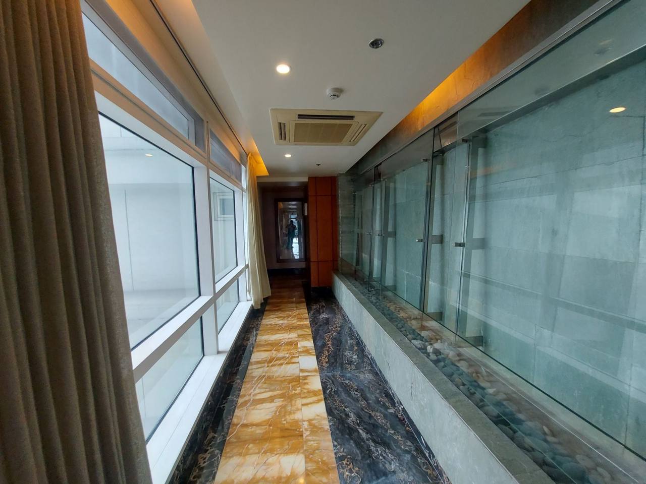 One Roxas Triangle, Salcedo Village, Makati City