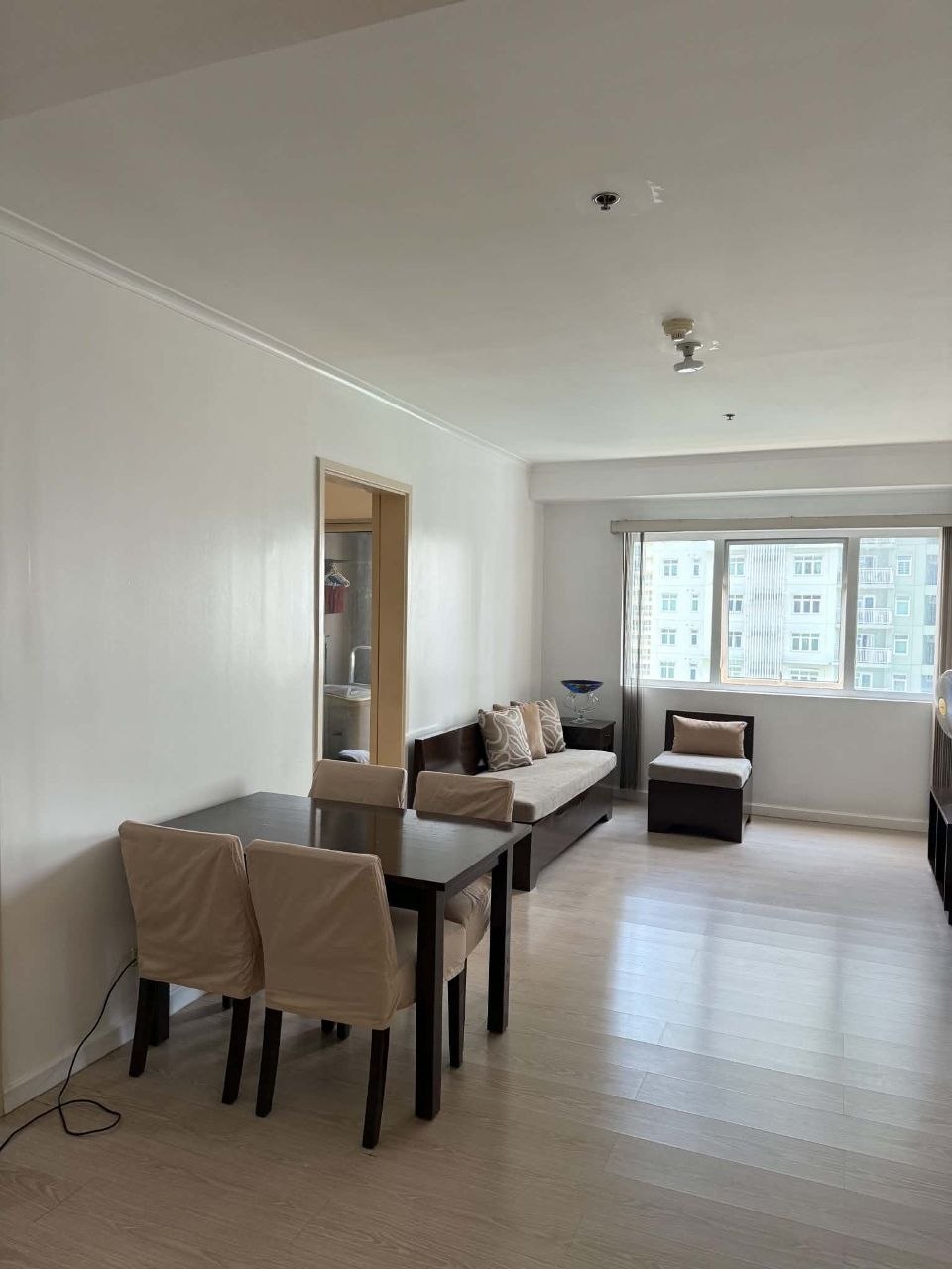 Unit 21, South of Market Private Residences, Uptown BGC, Taguig City