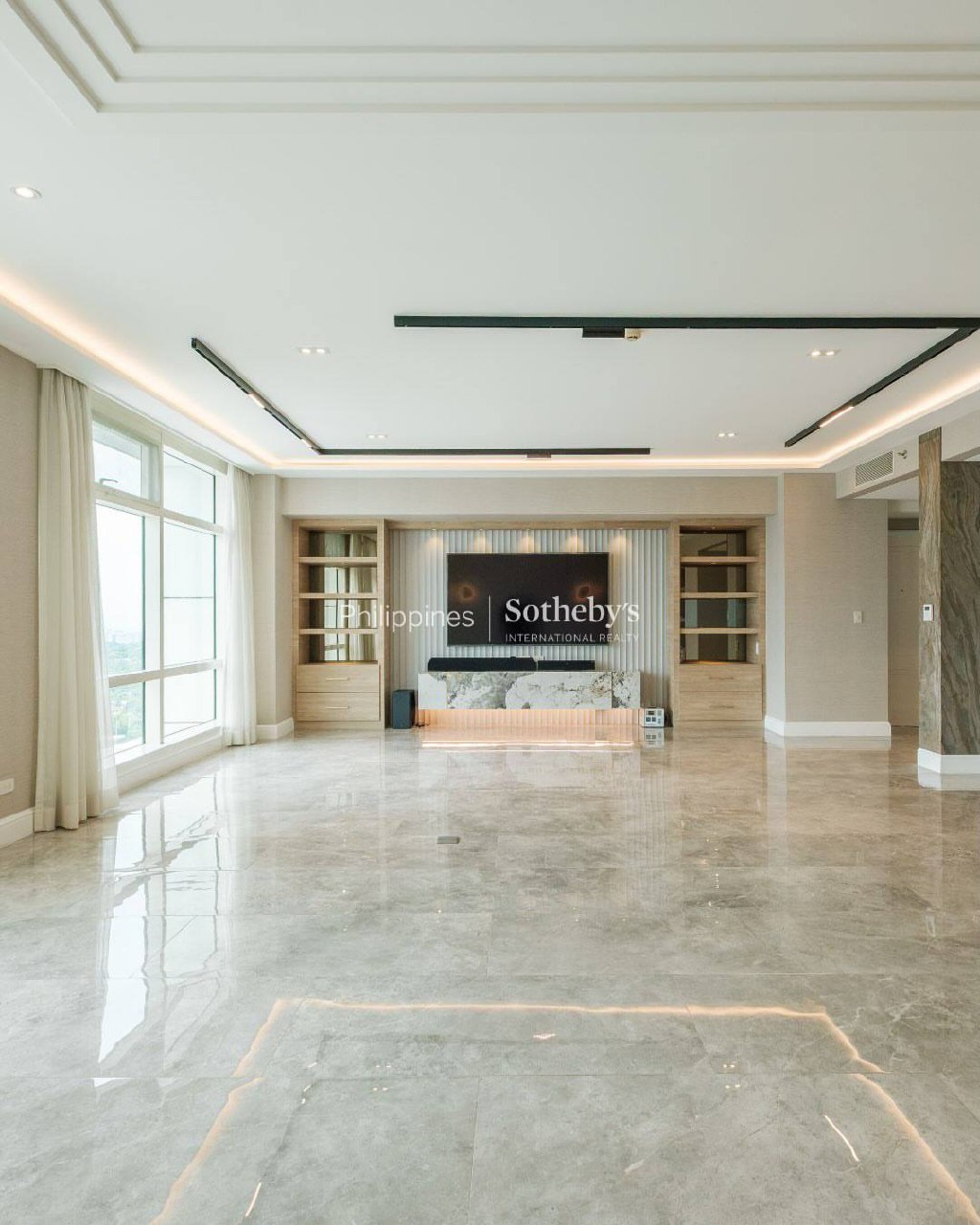 Unit 39A, One Roxas Triangle, Salcedo Village, Makati City
