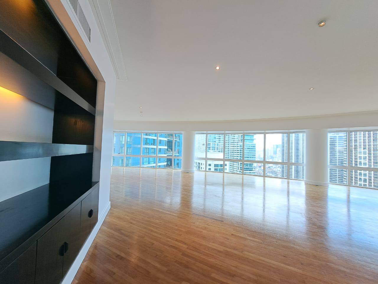 Unit 35F, Rizal Tower, Rockwell Center, Makati City