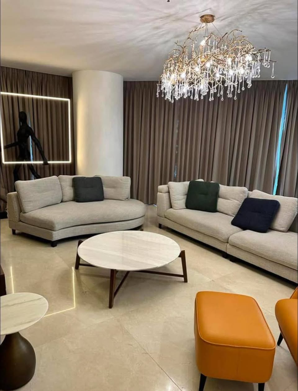 Unit 38, Two Roxas Triangle, Salcedo Village, Makati City