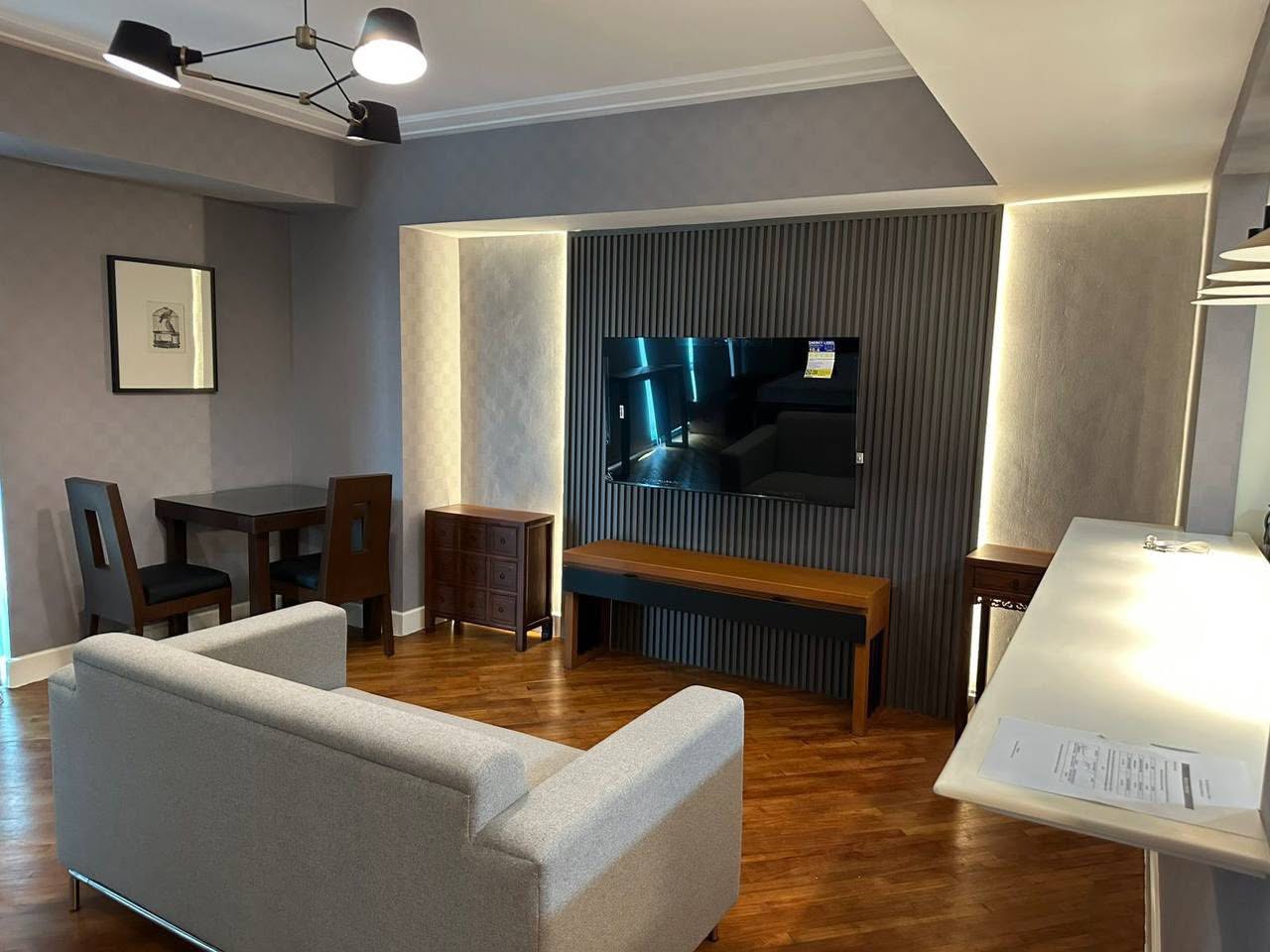 Unit 17, Amorsolo West West Tower, Rockwell Center, Makati City