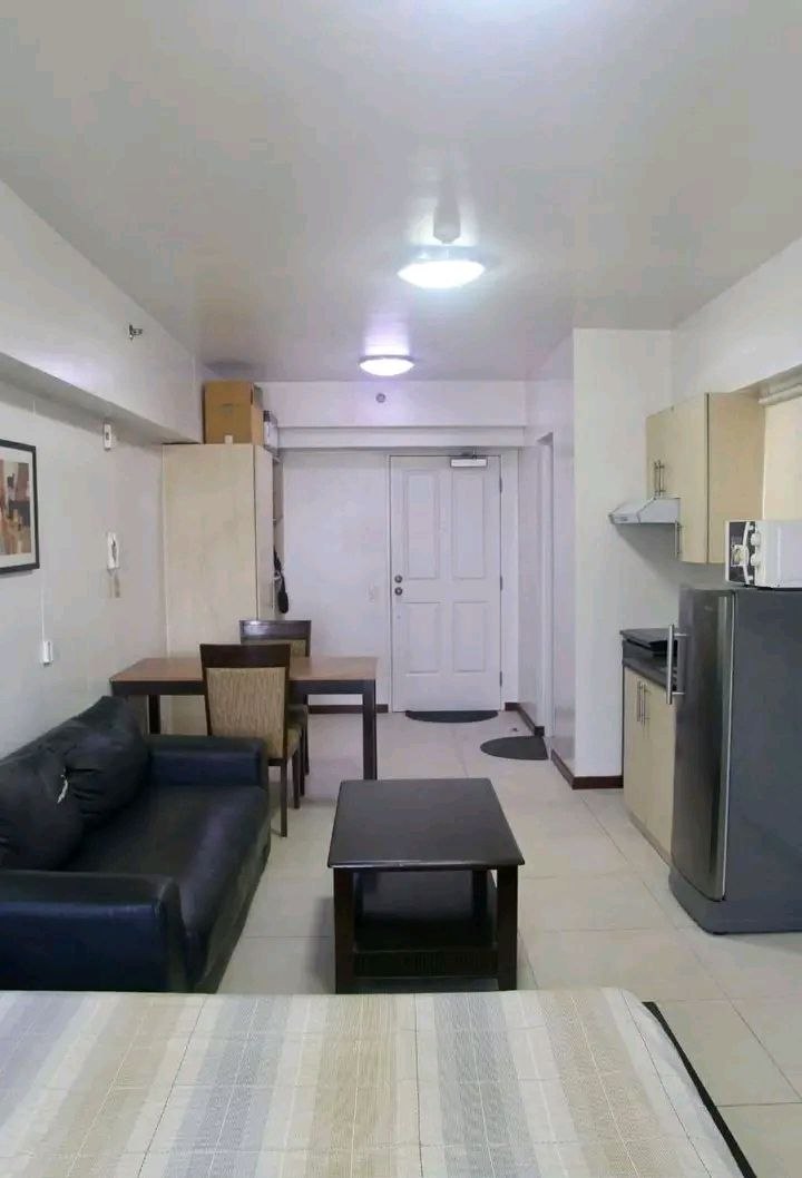 Unit 39, The Columns Legazpi Village Tower Two, Legazpi Village, Makati City