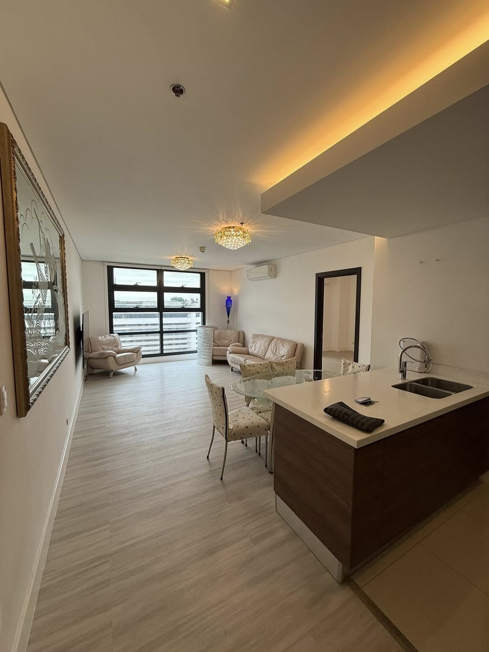 Unit 20, Ayala Garden Towers Tower One, Legazpi Village, Makati City