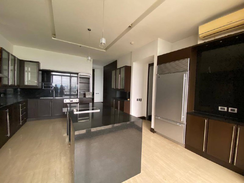 Unit 20, Essensa, BGC, Taguig City