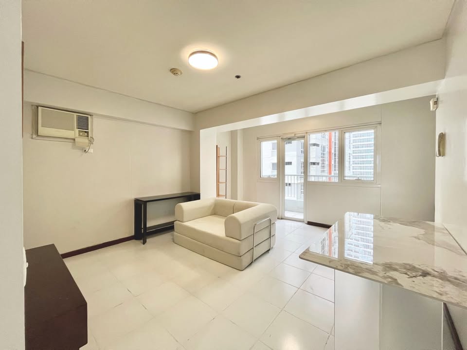 Unit 21, The Columns Ayala Tower Two, Legazpi Village, Makati City