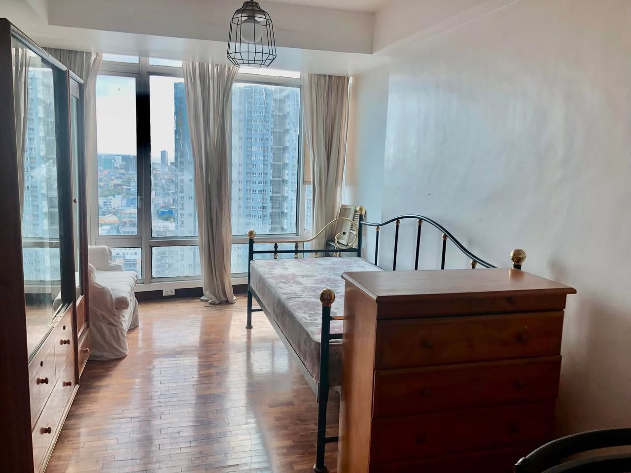 Unit 30, Oriental Garden Condominium Orchid Tower, Makati City