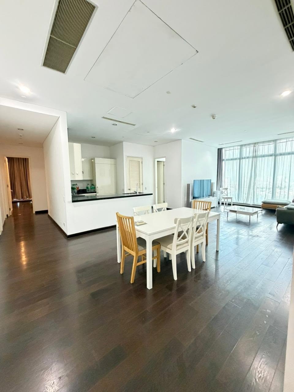 Unit 33, Trump Tower, Century, Makati City