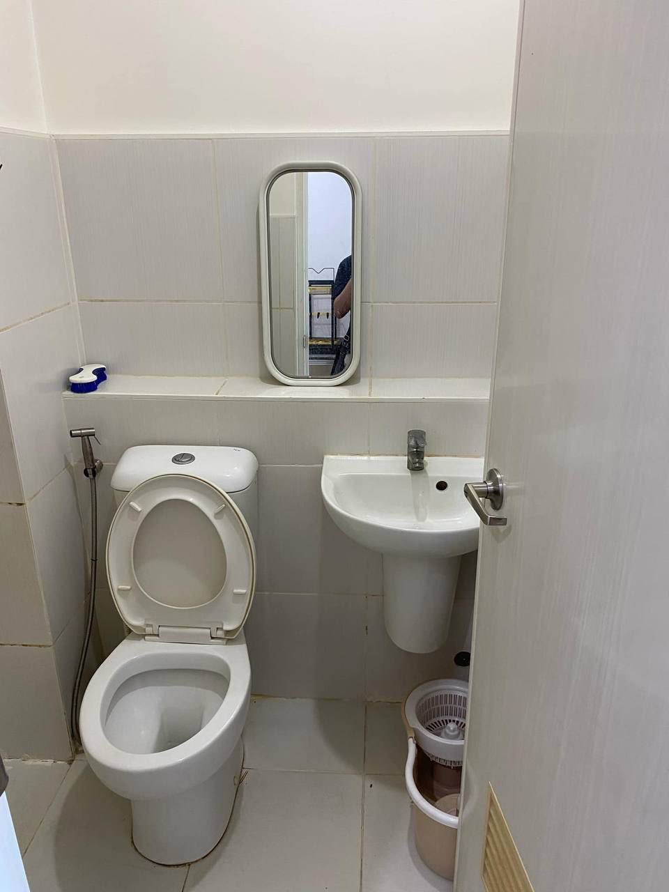 Unit 2201, Linear Makati Tower Two, Makati City