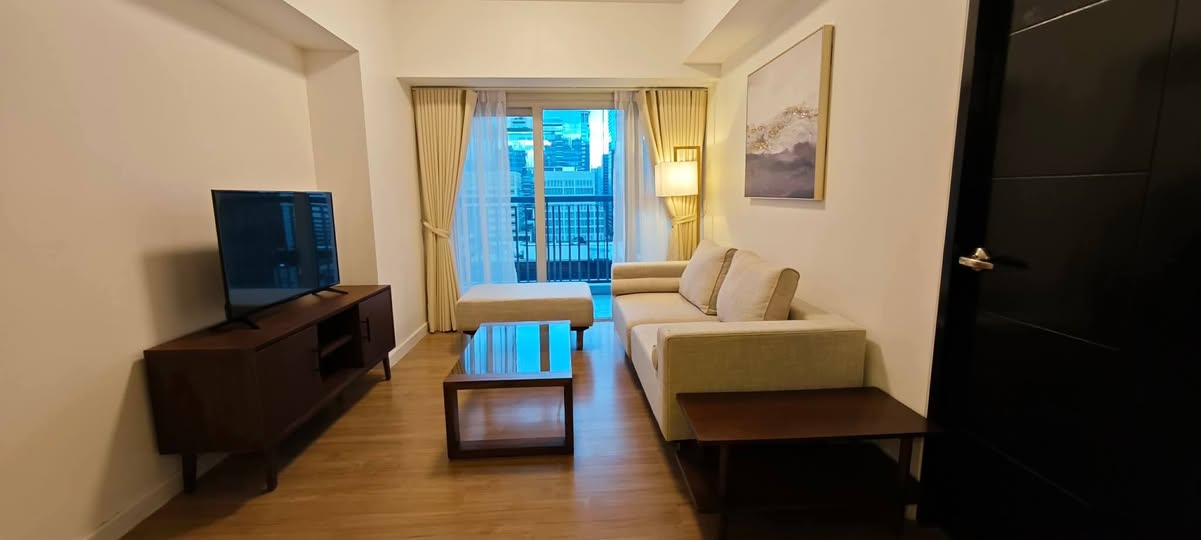 Unit 17, The Maridien Tower One, Circuit, Makati City