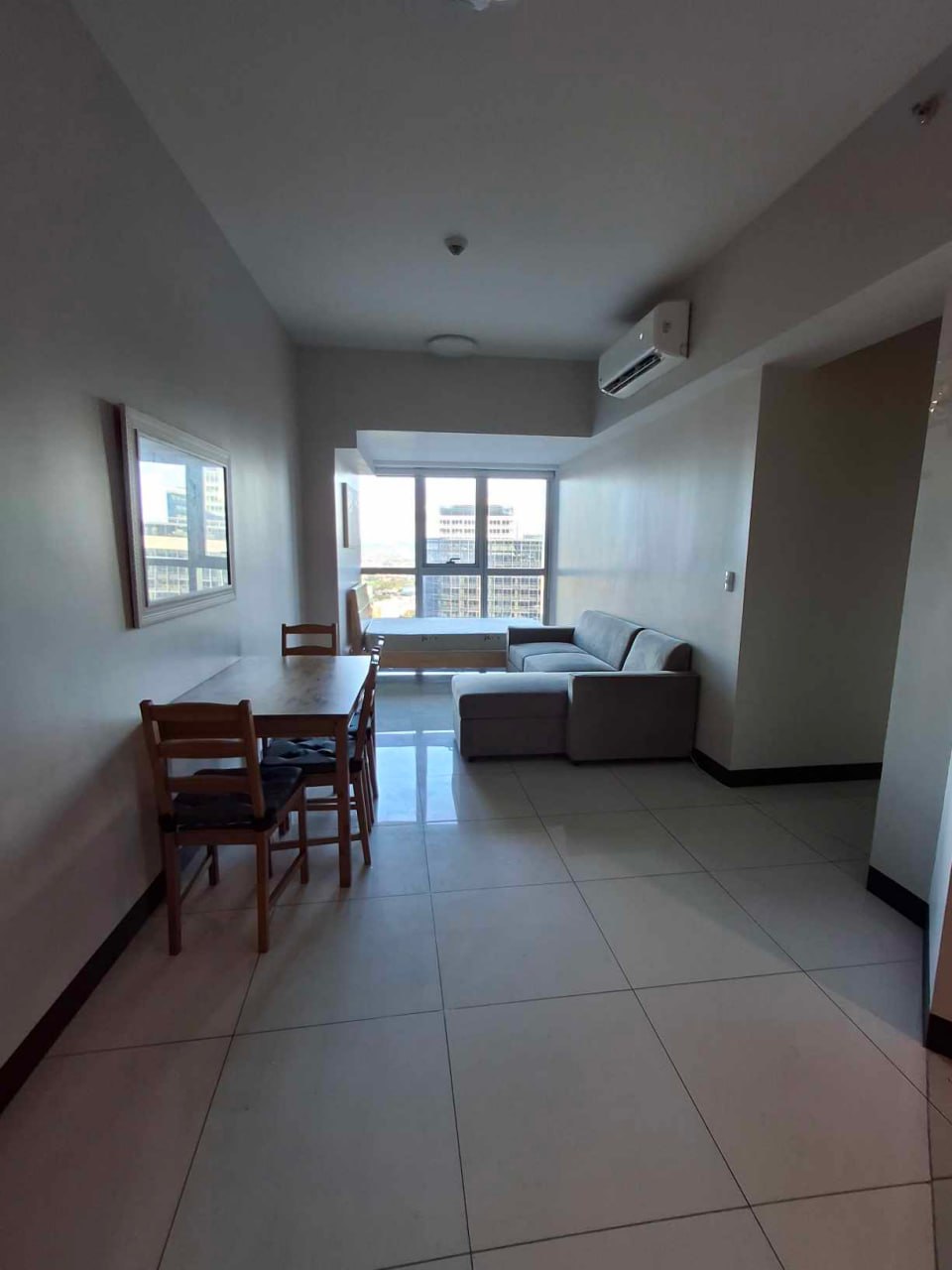 Unit 29, Uptown Parksuites Tower One, BGC, Taguig City