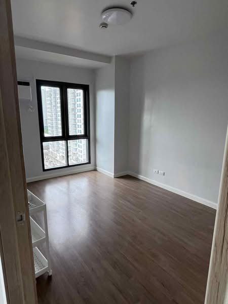 Unit 12, The Viento Tower One, Las Piñas City