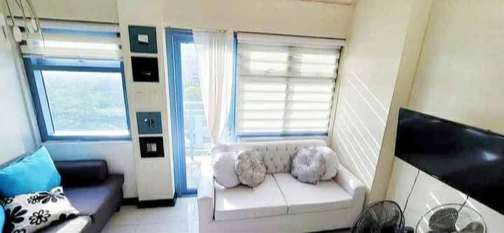 Unit 12, Eton Parkview at Greenbelt, Legazpi Village, Makati City