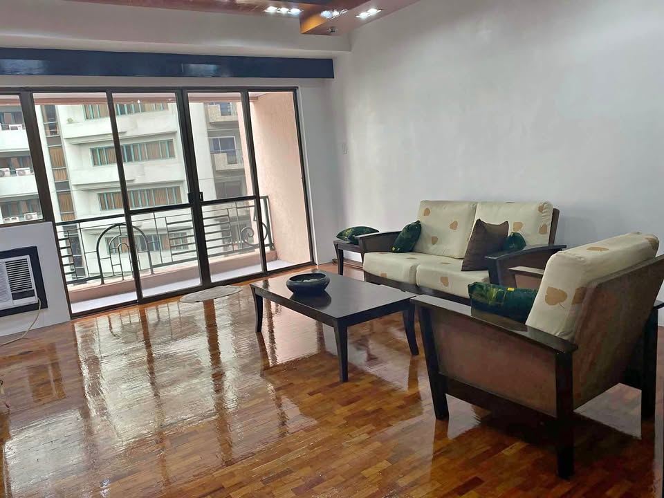Unit 1007, Le Triomphe Condominium, Salcedo Village, Makati City