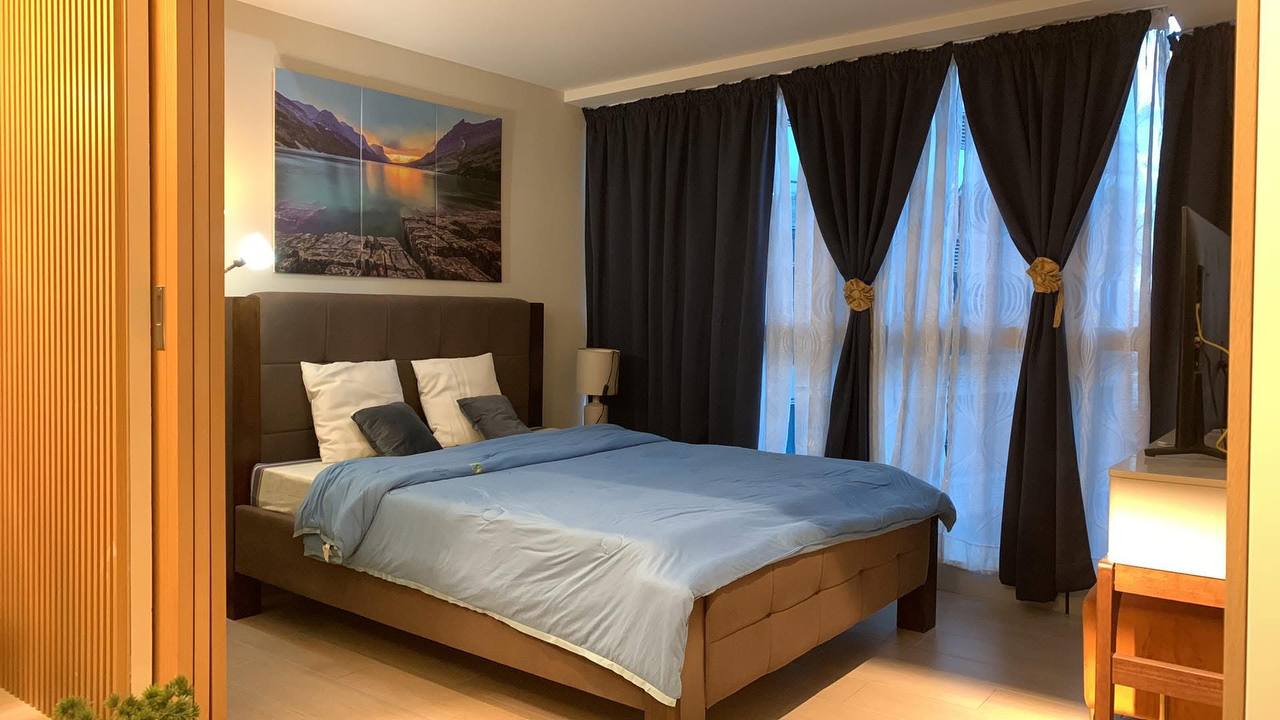 Unit 20, Uptown Parksuites Tower One, BGC, Taguig City
