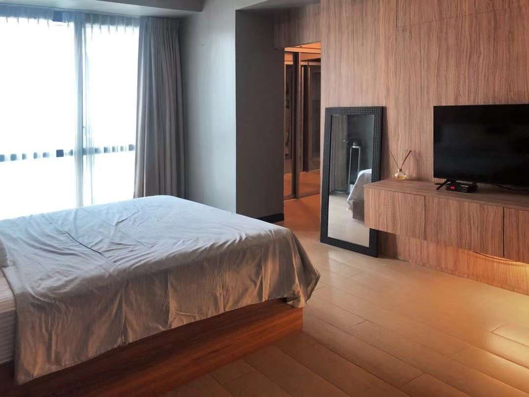 Unit 28, Eight Forbestown Road, BGC, Taguig City