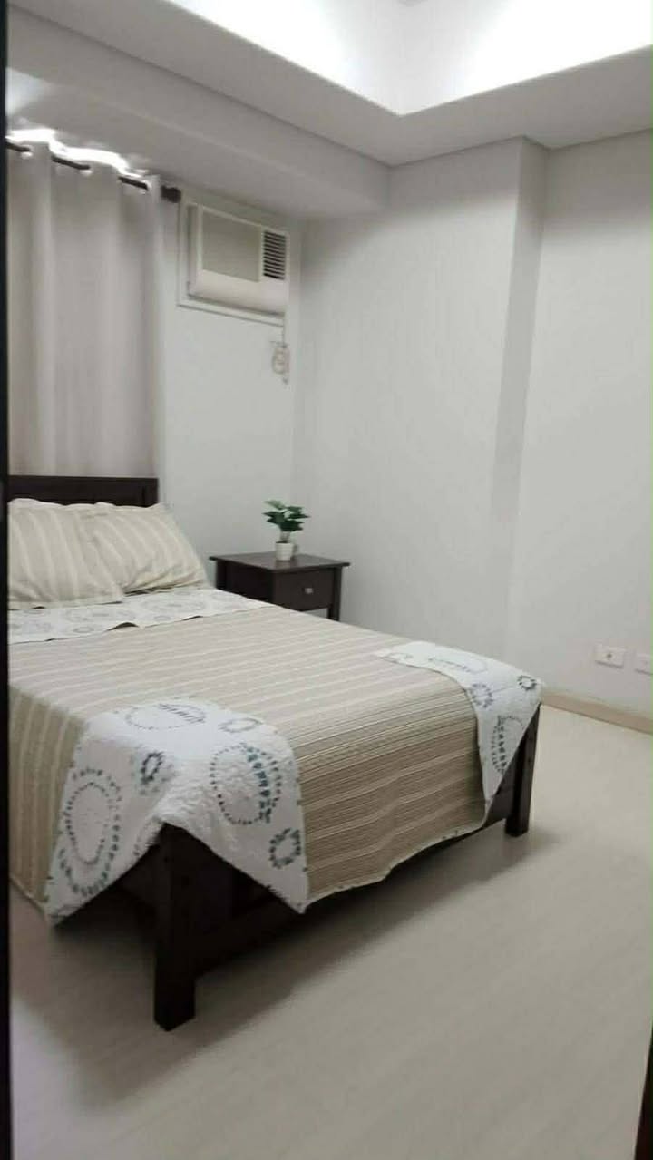 Unit 12, The Fort Residences Tower Two, BGC, Taguig City
