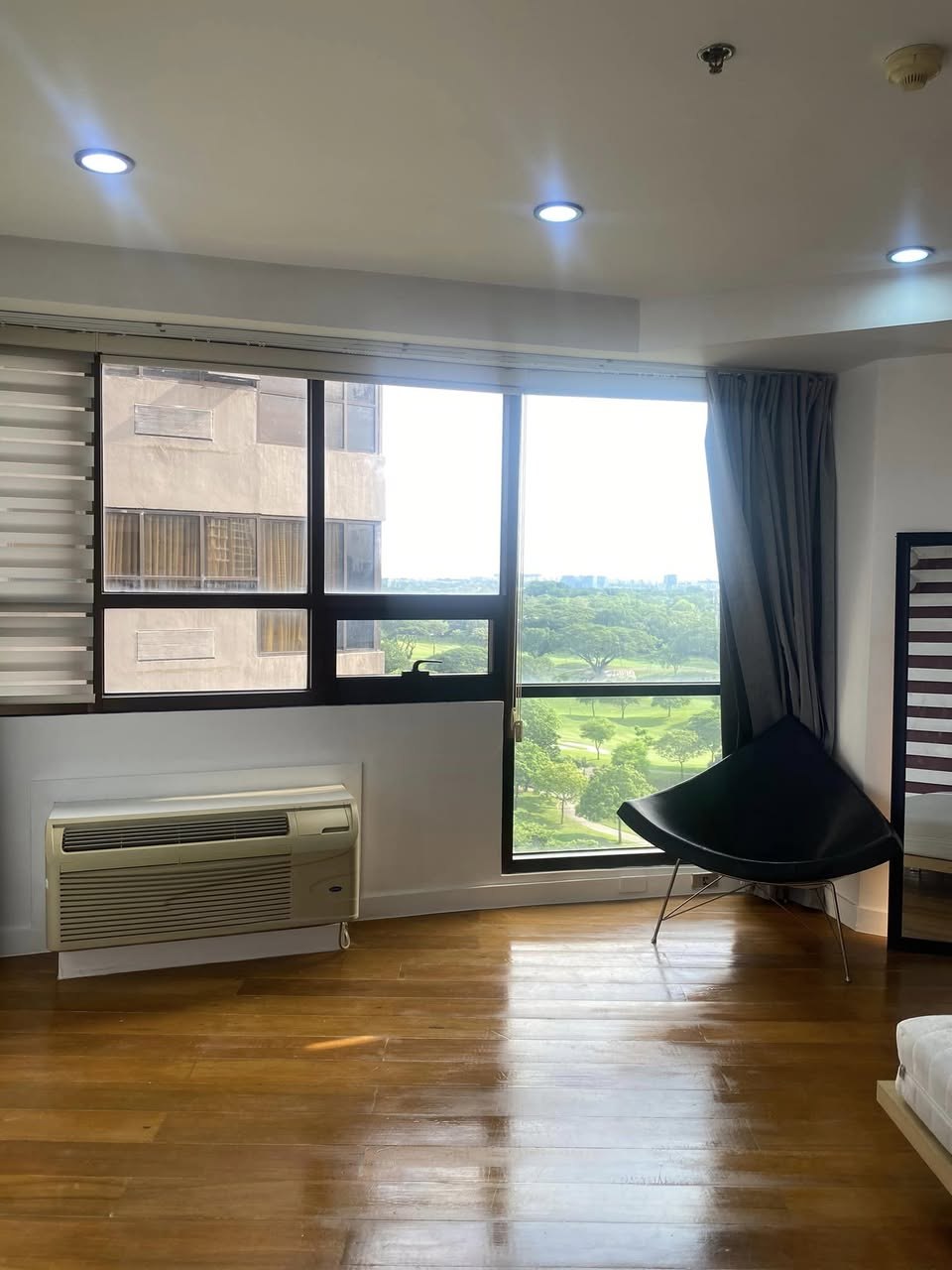 Unit I, Icon Residences Tower One, BGC, Taguig City