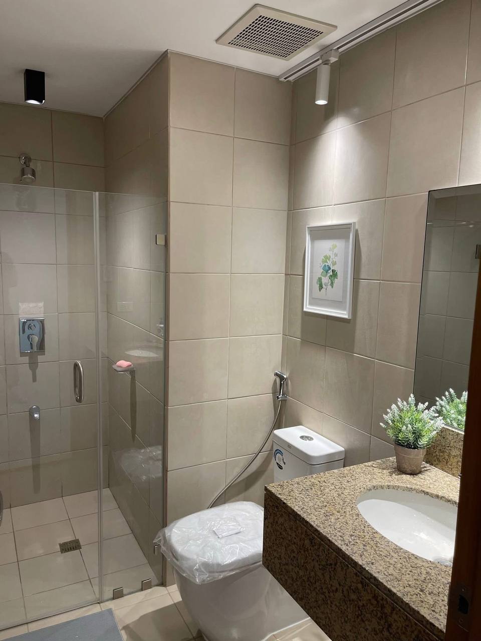 Unit 28, Madison Park West, Uptown BGC, Taguig City
