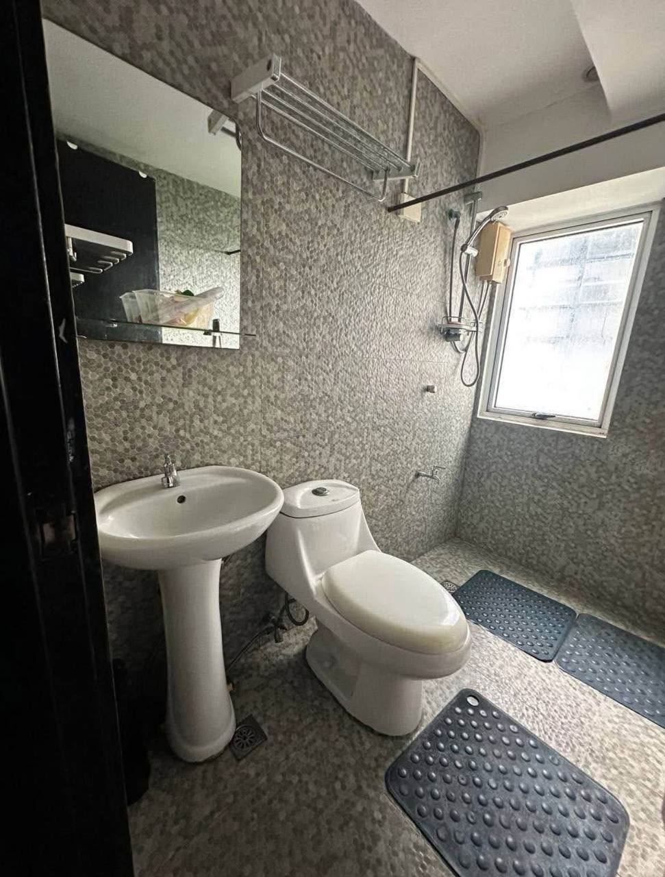 Unit 9, Fort Victoria Tower C, BGC, Taguig City