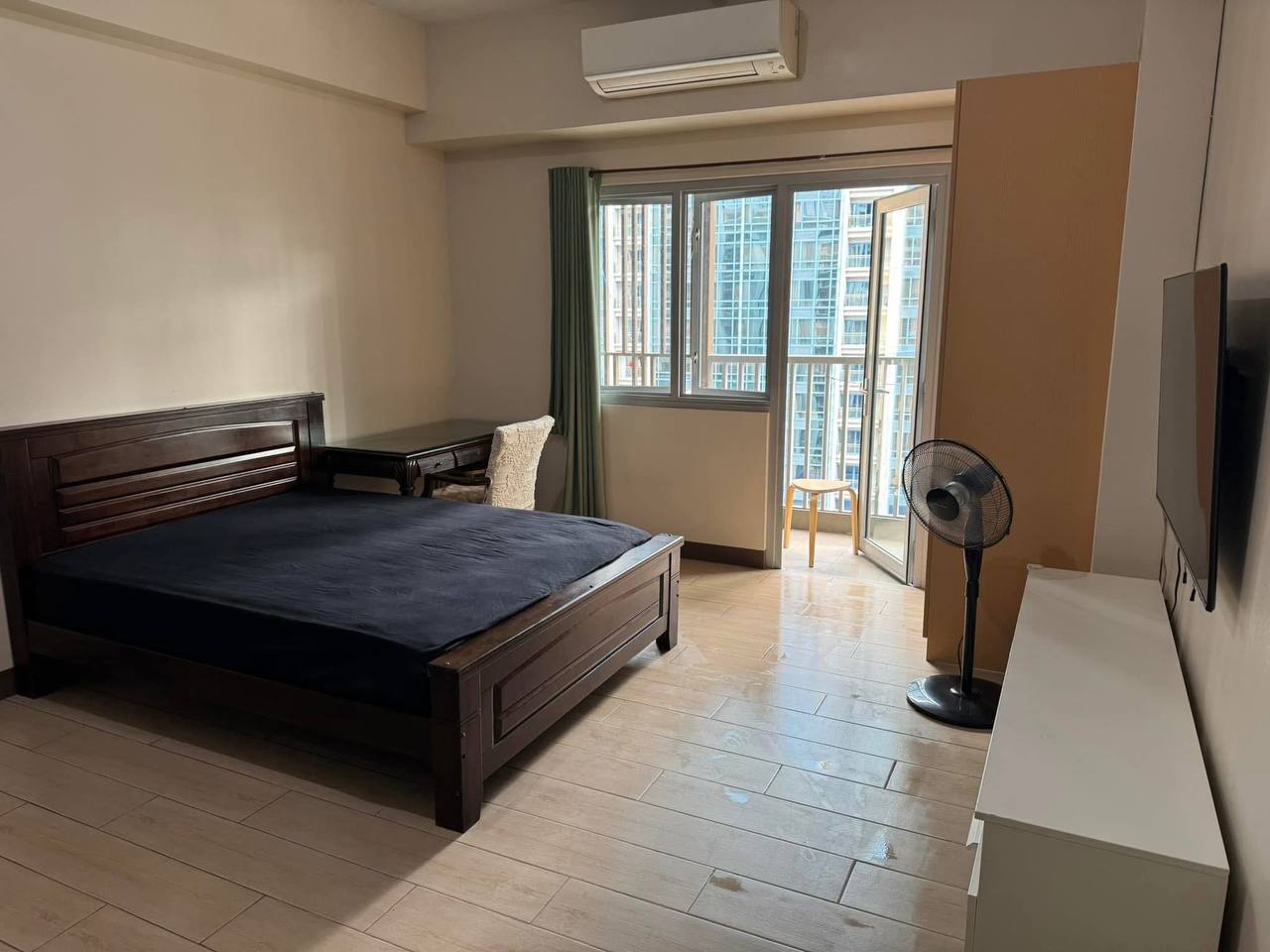 Unit 15F, The Ellis Makati, Salcedo Village, Makati City