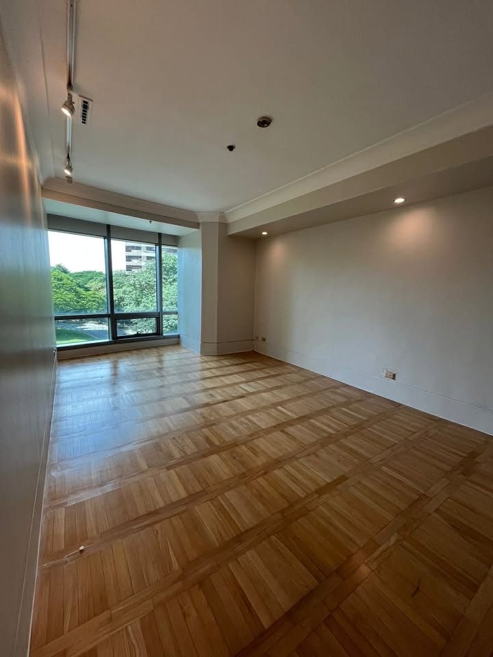 One McKinley Place, Taguig City