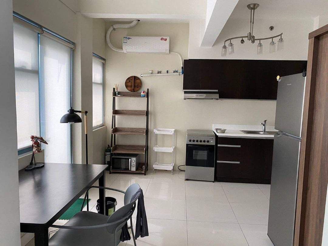 Unit 16, Eton Parkview at Greenbelt, Legazpi Village, Makati City