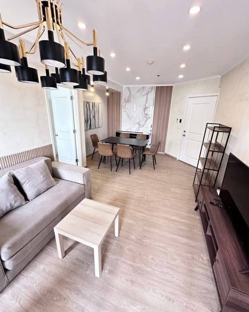 Unit 43, South of Market Private Residences, BGC, Taguig City