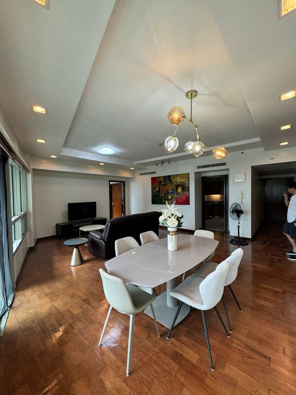 The Residences at Greenbelt Laguna Tower, Legazpi Village, Makati City